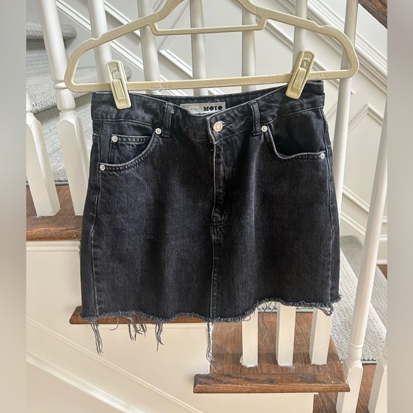 Top Shop Moto black denim mini skirt, size 6 - Picture 2 of 9
